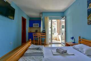 Апартаменты Apartments Srzentic Петровац Номер-студио с балконом (для 3 взрослых)-4