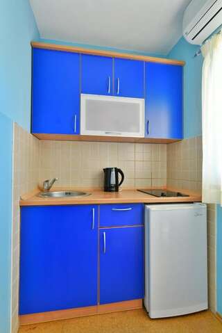 Апартаменты Apartments Srzentic Петровац Номер-студио с балконом (для 3 взрослых)-7