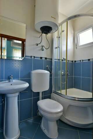 Апартаменты Apartments Srzentic Петровац Номер-студио с балконом (для 3 взрослых)-8