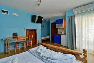 Апартаменты Apartments Srzentic Петровац Номер-студио с балконом (для 3 взрослых)-17