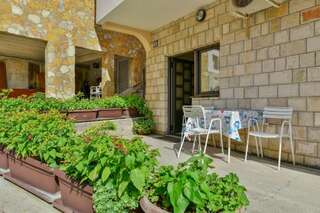 Апартаменты Apartments Srzentic Петровац Номер-студио с террасой (для 2 взрослых)-2