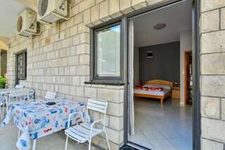 Апартаменты Apartments Srzentic Петровац Номер-студио с террасой (для 2 взрослых)-3