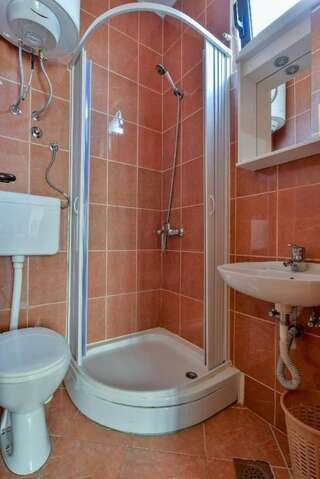 Апартаменты Apartments Srzentic Петровац Номер-студио с террасой (для 2 взрослых)-9